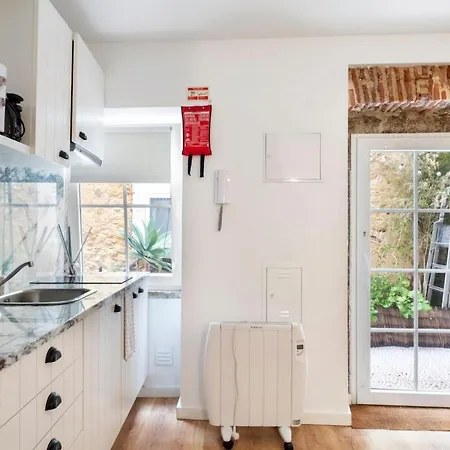 Appartamento Cosy Studio With Decorated Interior In Lisbona