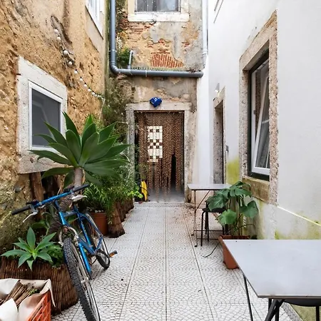Cosy Studio With Decorated Interior In Appartement Lissabon
